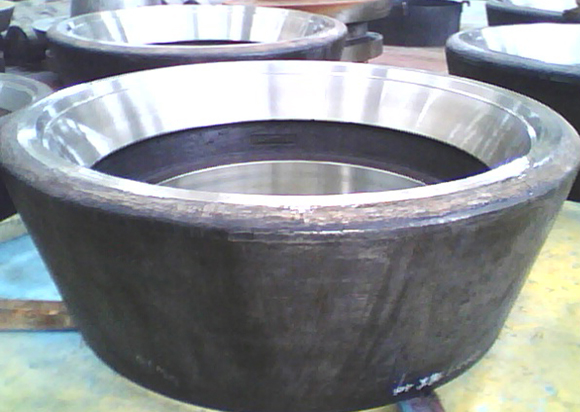 在深孔加工中少不了輥軸的使用